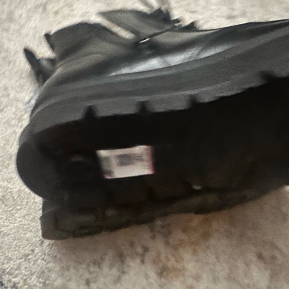 UGG SIDNEE BLACK WATERPROOF LEATHER COMBAT SHORT BOOTS SIZE US 8 WOMEN - Picture 4 of 10